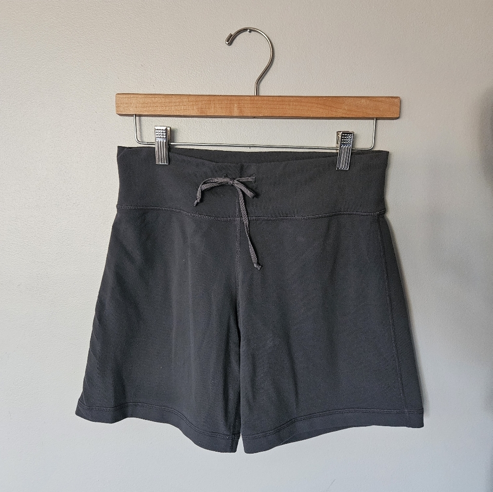 Lululemon Women’s Gray Drawstring Shorts – Size 6